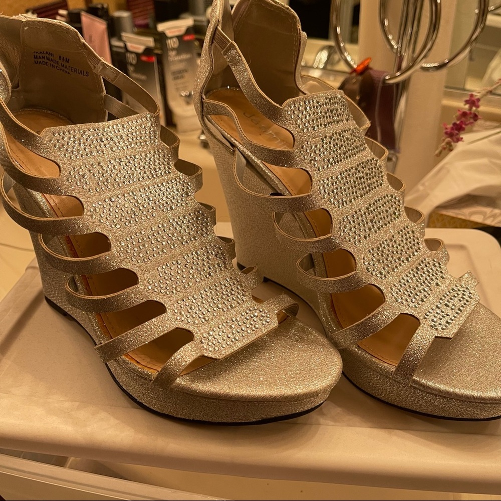 Dress shoes